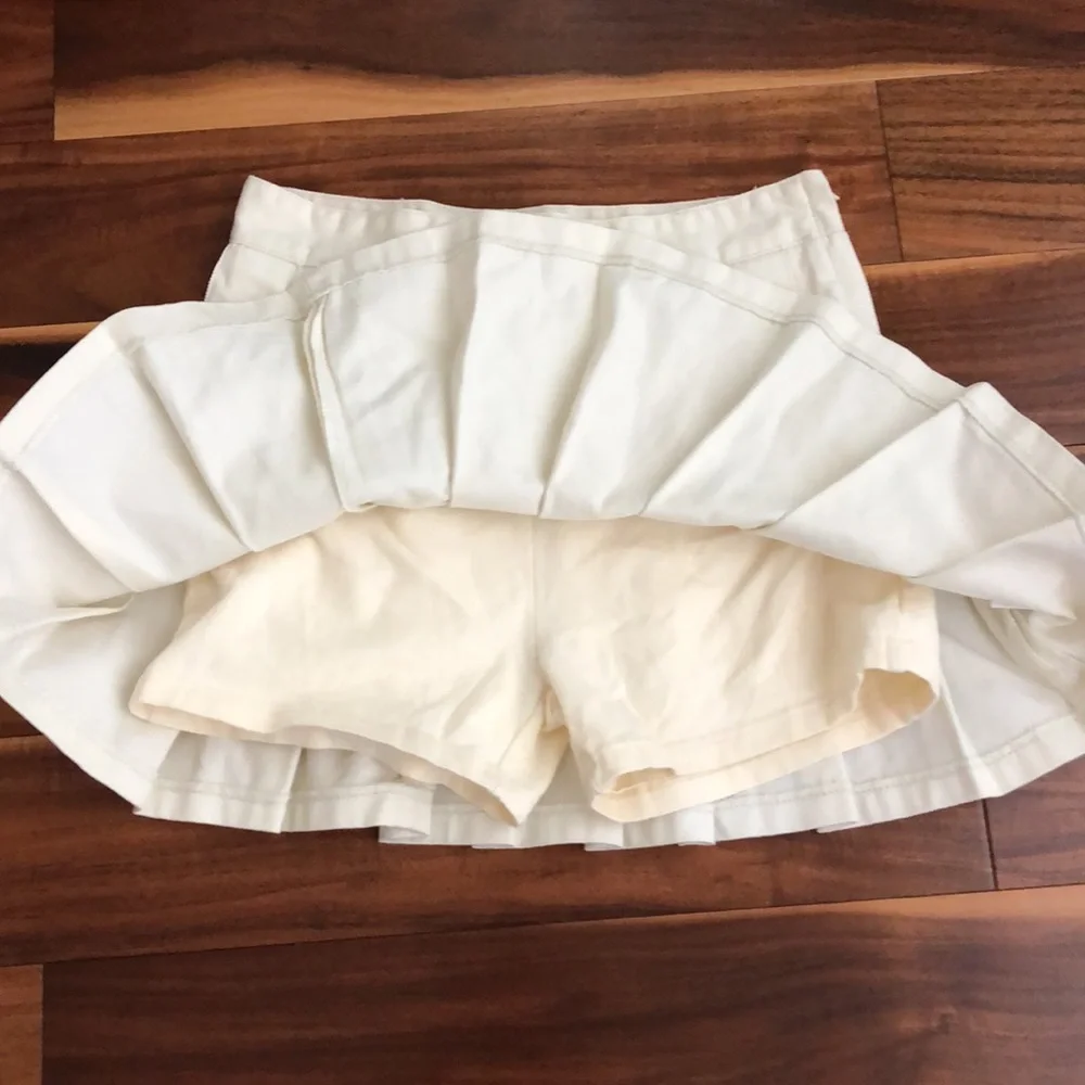 BRANDY MELVILLE J GALT IVORY COTTON PLEATED COTTON SKORT SIZE SMALL NEW - Picture 9 of 10